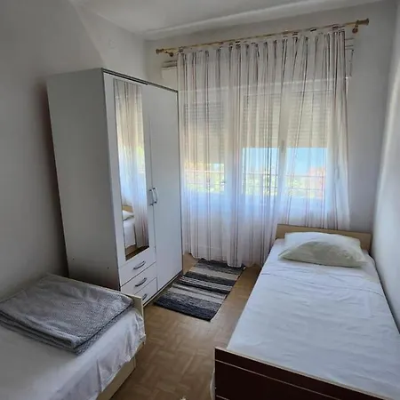 Zorka Podstrana