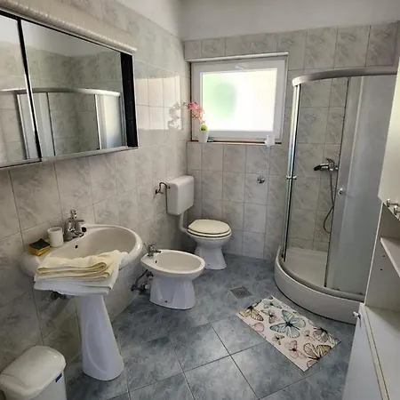 Zorka Podstrana